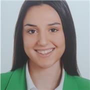 Titulada de laboratorio clínico y biomédico, amable y atenta. Conocimientos de biología. Sin preferencia de edades.